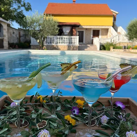 Vila Iva With Pool *