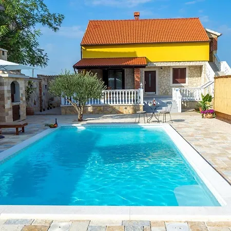 Iva With Pool Villa Sukošan