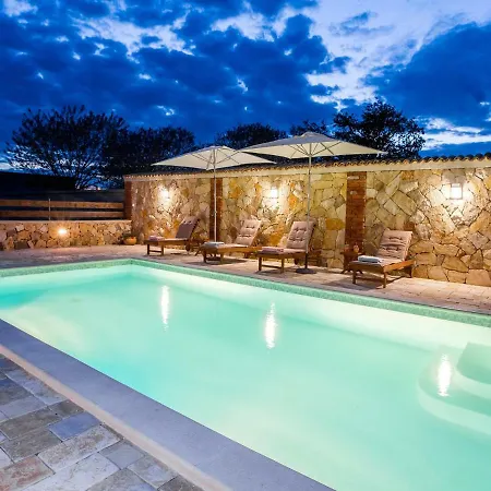 Iva With Pool Vila Sukošan