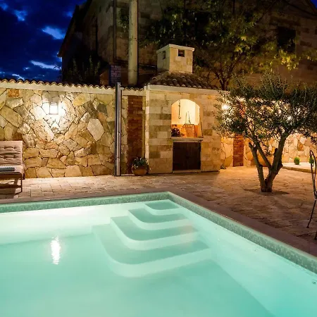 Iva With Pool Vila *