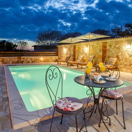 Villa Iva With Pool *