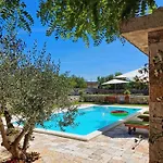 Βίλα Iva With Pool *