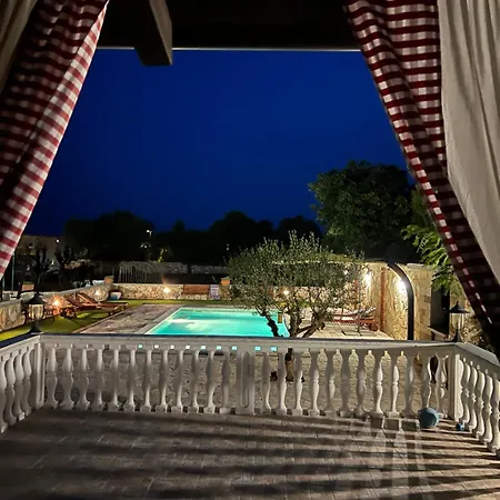 Villa Iva With Pool
