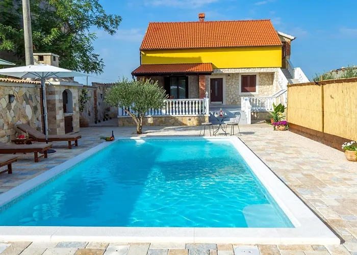 Iva With Pool Villa Sukošan